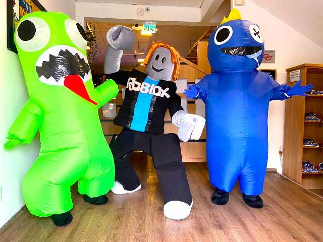 Foto 4 - Rainbow Friends Roblox personagens vivos cover