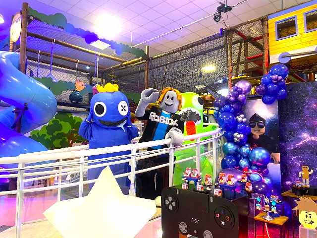 Foto 6 - Rainbow Friends Roblox personagens vivos cover