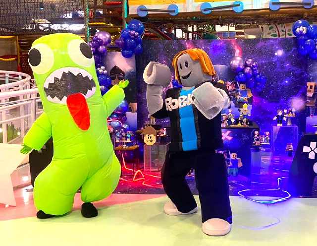 Foto 7 - Rainbow Friends Roblox personagens vivos cover